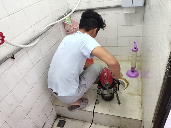 向阳肥皂掉到马桶里把马桶堵住了怎么办?马桶堵住了怎么办